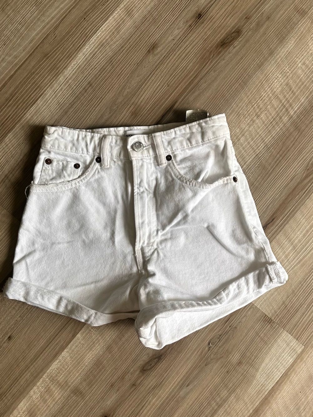 Zara White Denim High-Waist Rolled-Hem Shorts size : USA 0
